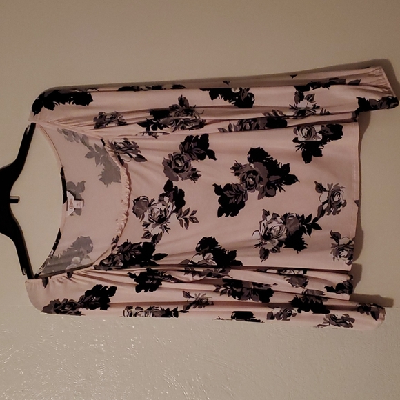 Top - Picture 2 of 3